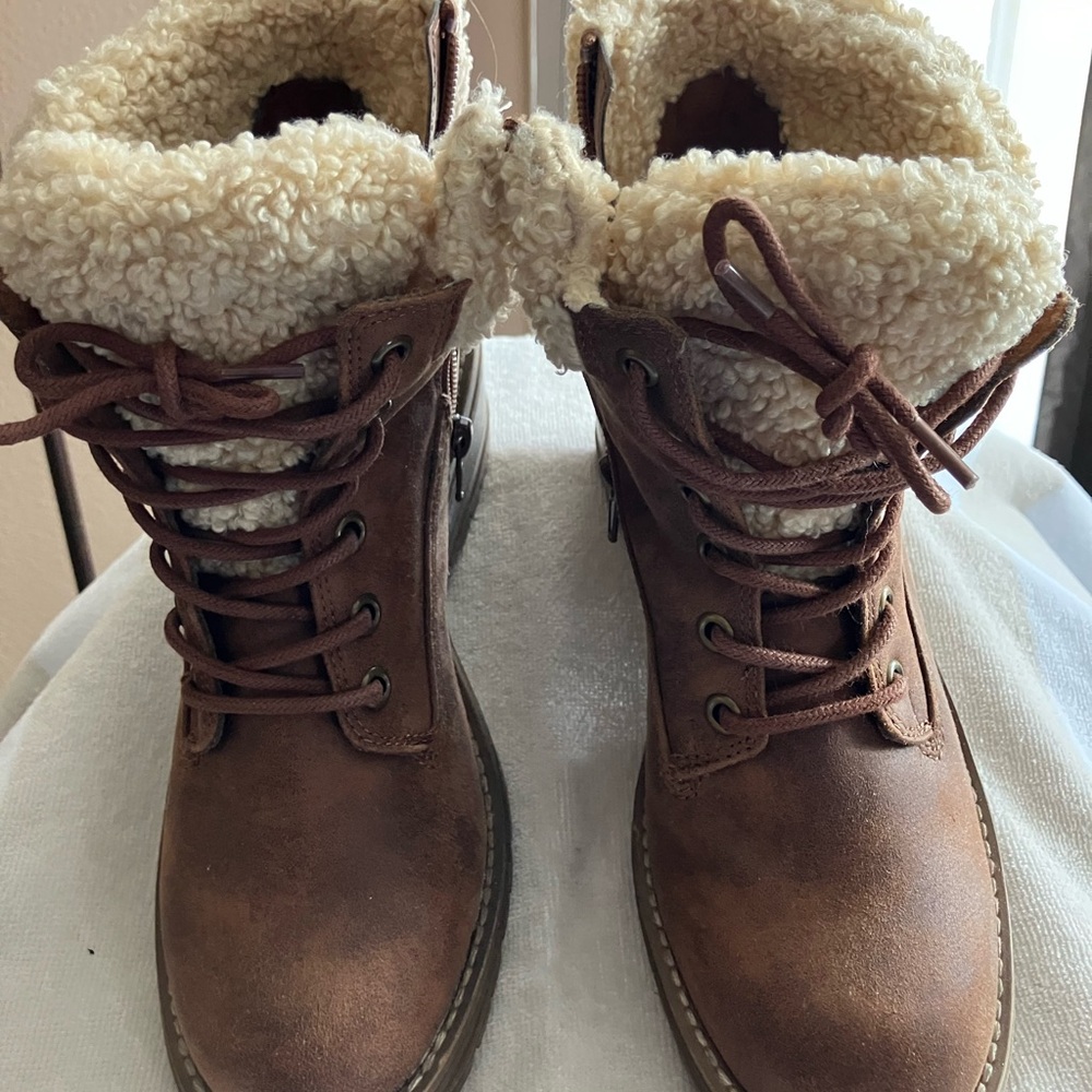 Fergie Brown Lace-Up Faux-Shearling Winter Boots
